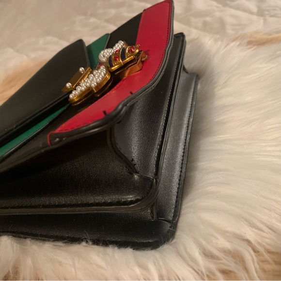 BLACK, RED AND GREEN BAG. - Picture 3 of 8